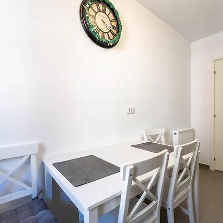 Mohost Veeo - Where Simplicity Feels Rich Брашов